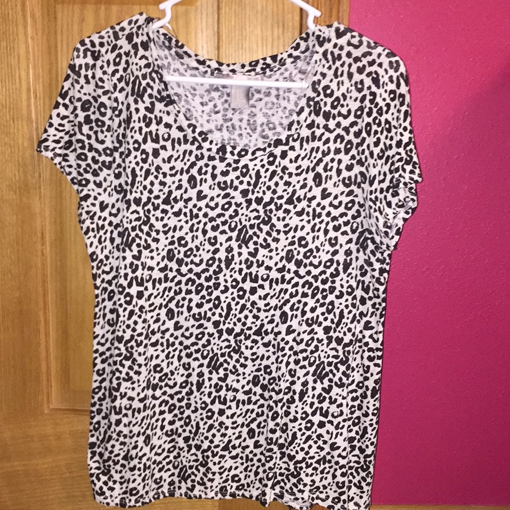 Cheetah print t shirt